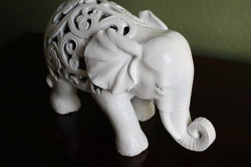 patung gajah sebagai jimat keberuntungan